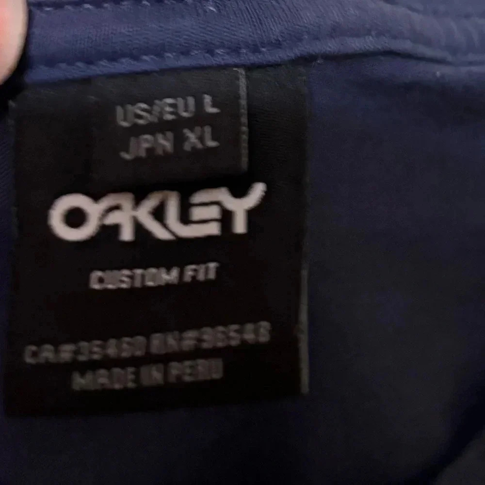 Oakley USA T-Shirt size Large. Gently worn - Picture 6 of 9